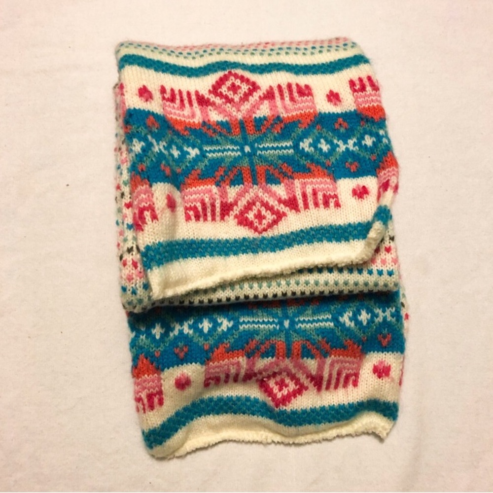 ⭐️ Lightly used girls Joe Boxer scarf
